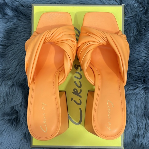 Circus Marianna, Creamsicle - Picture 2 of 11